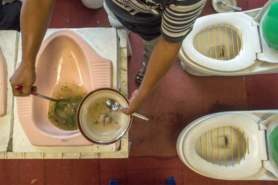  Nhà hàng toilet Jamban ở Semerang, đảo Java, Indonesia.